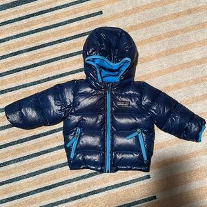 Patagonia Down Boys Jacket. 3-6 months. Bought used very light wear. No damage.